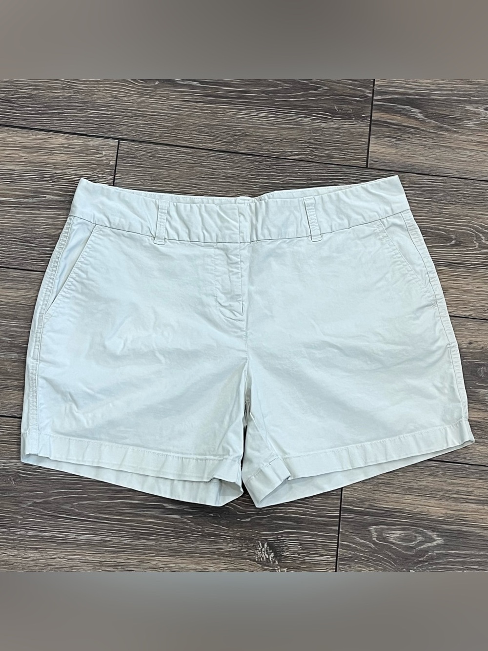 Vineyard Vines Khaki Shorts Womens size 10